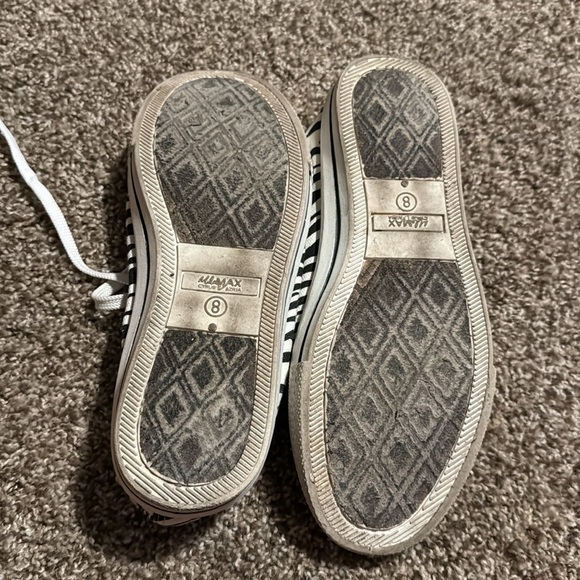 Adorable zebra-print Miley Cyrus & Max Azria converse-style sneakers (8) - Picture 8 of 11